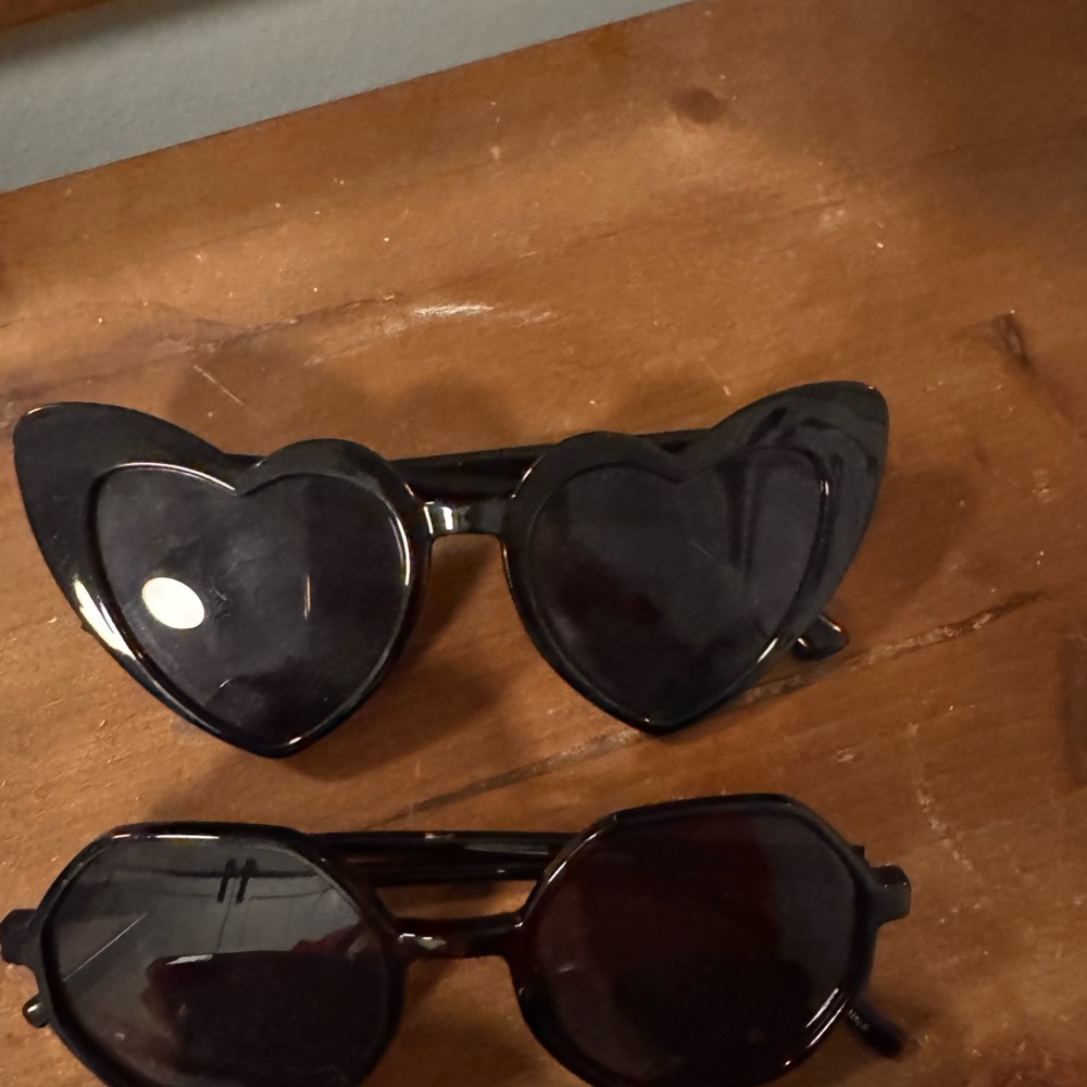 4 Sunglasses Bundle - image 3